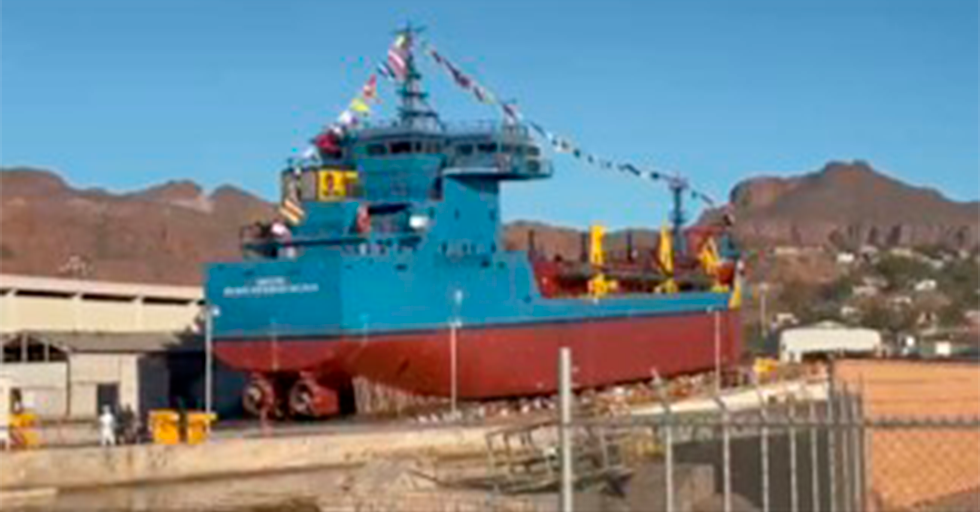 Botadura de draga DR39 construída en GUAYMAS